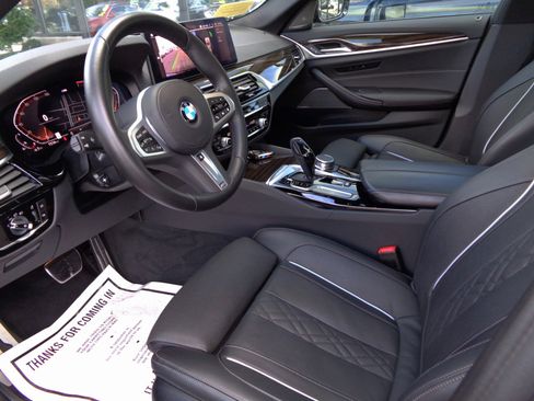 Used 2022 BMW 530i xDrive 530i xDrive Sedan w/ M Sport Package image 10