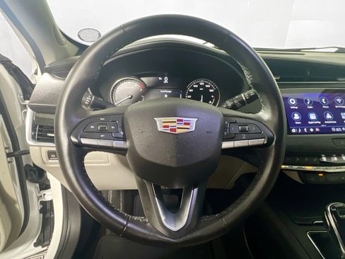 Used 2020 Cadillac XT4 Premium Luxury w/ Enhanced Visibility Package image 17