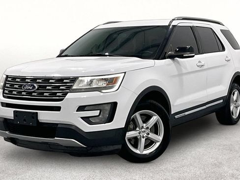 Used 2017 Ford Explorer XLT AWD/4WD image 14