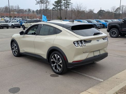 Certified 2025 Ford Mustang Mach-E Select w/ Comfort Package Lite image 6