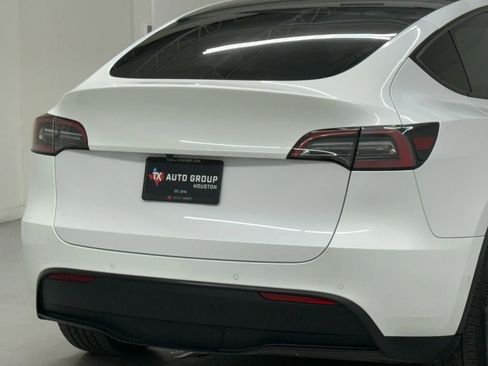 Used 2022 Tesla Model Y Long Range image 39