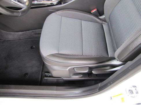 Used 2025 Chevrolet Trax LT w/ Driver Confidence Package FWD image 14
