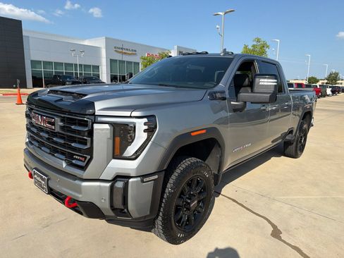 Used 2024 GMC Sierra 2500 AT4 w/ AT4 Preferred Package AWD/4WD image 9