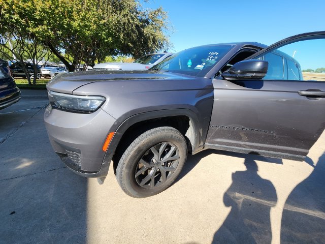 Used 2024 Jeep Grand Cherokee L Laredo AWD/4WD image 2