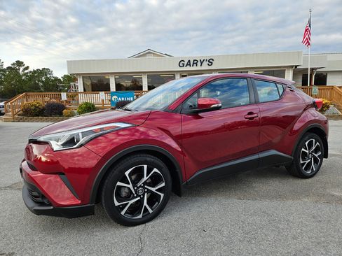 Used 2018 Toyota C-HR XLE image 2