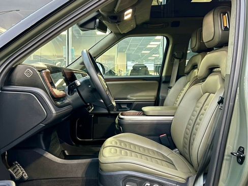 Used 2023 Rivian R1S Launch Edition image 12