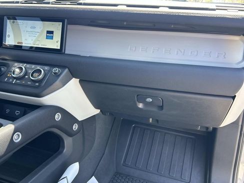 Used 2022 Land Rover Defender 90 X-Dynamic S image 21