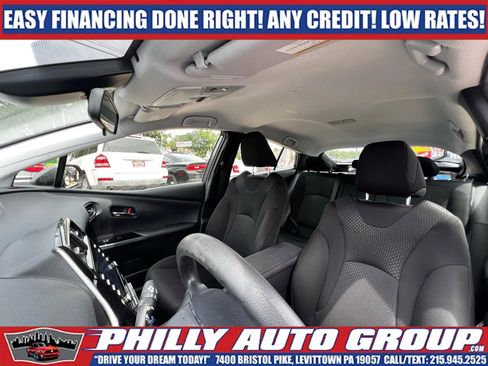 Used 2021 Toyota Prius LE FWD image 10