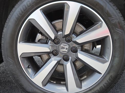 Certified 2023 Honda Pilot Touring image 16