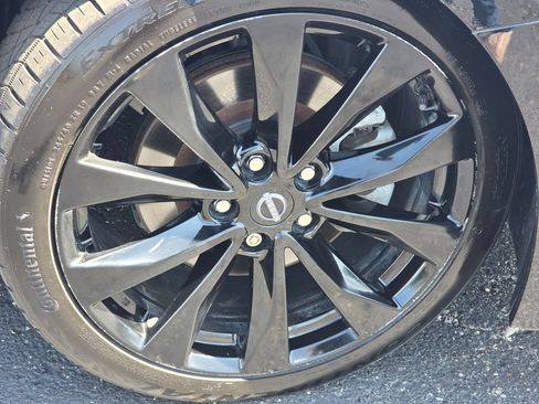 Used 2023 Nissan Maxima SR w/ Sport Mat Group FWD image 11