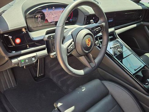 Used 2025 Porsche Panamera image 10