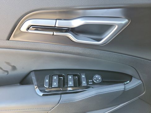 Used 2025 Kia Sportage EX image 7