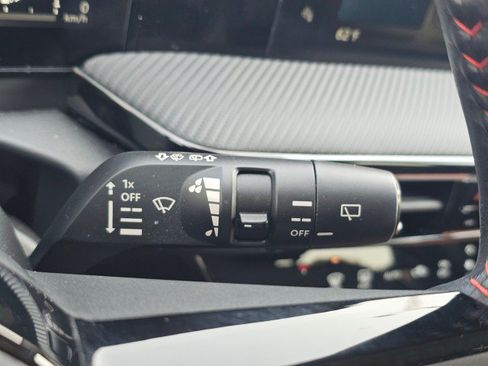 Certified 2025 Nissan Kicks SR AWD/4WD image 38