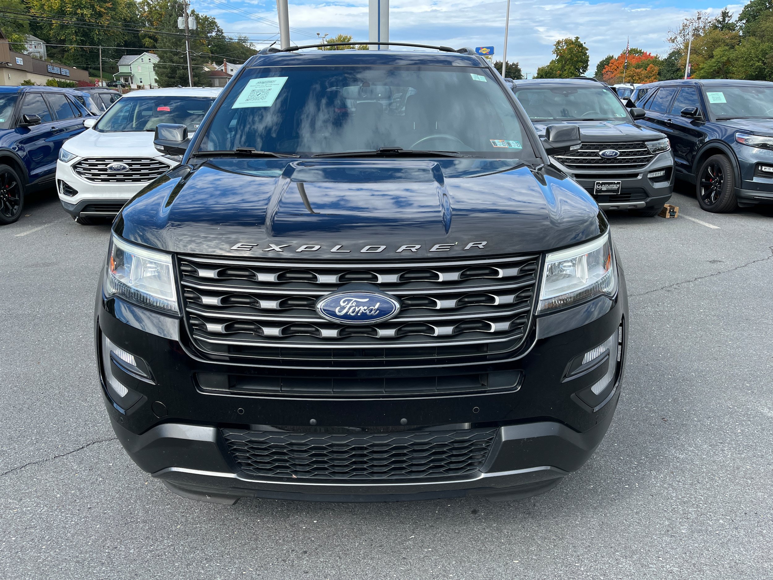 Certified 2017 Ford Explorer XLT w/ XLT Technology Feature Bundle AWD/4WD image 3