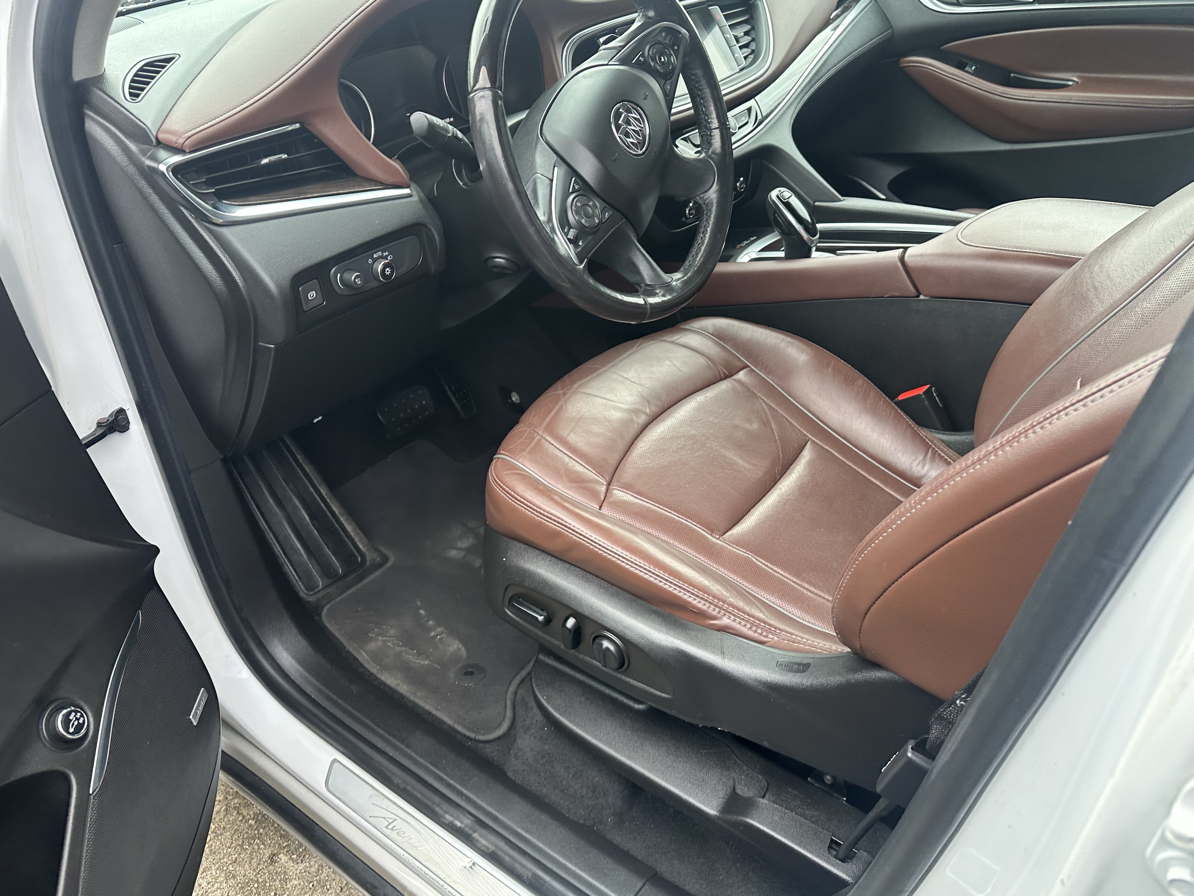 Used 2018 Buick Enclave Avenir w/ Avenir Technology Package AWD/4WD image 12