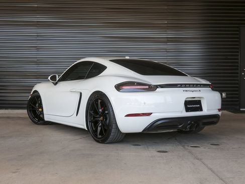 Certified 2025 Porsche 718 Cayman S RWD image 3