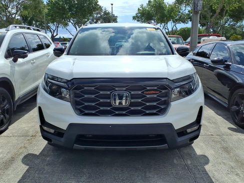 Used 2023 Honda Passport TrailSport image 2
