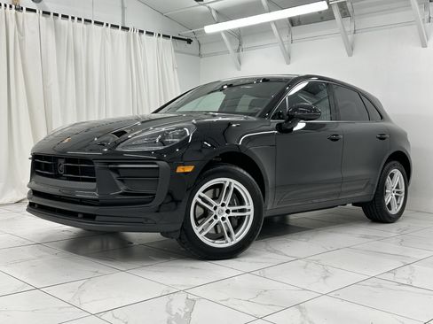 Certified 2024 Porsche Macan image 6