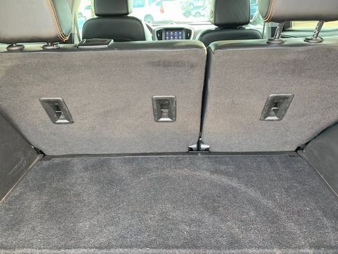 Used 2022 GMC Terrain AT4 image 8