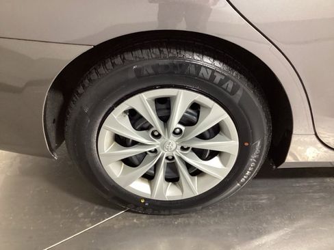 Used 2017 Toyota Camry XLE image 9