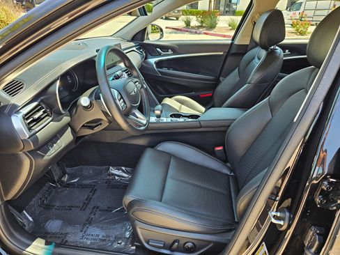 Used 2025 Genesis G70 2.5T image 16