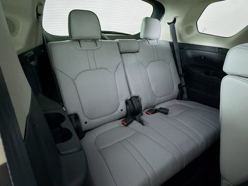 Used 2024 Honda Pilot Elite image 38