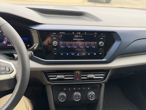 Certified 2022 Volkswagen Taos SE image 18