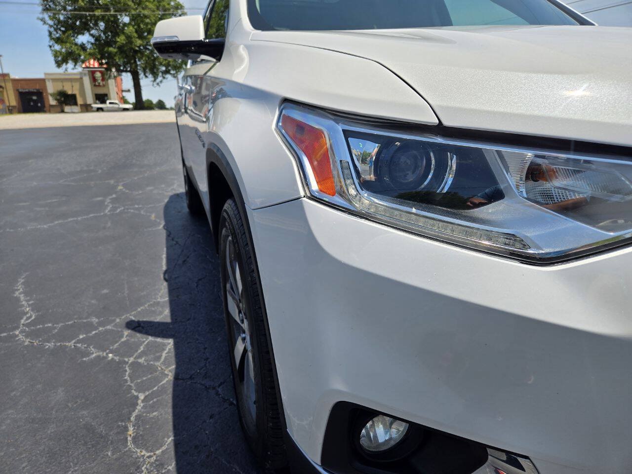 Used 2019 Chevrolet Traverse LT w/ LT Premium Package FWD image 17