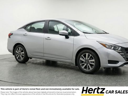 Used 2025 Nissan Versa SV image 1