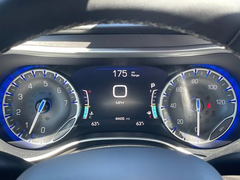 Used 2024 Chrysler Pacifica Touring-L FWD image 29