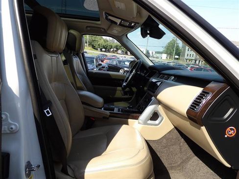 Used 2019 Land Rover Range Rover HSE image 15