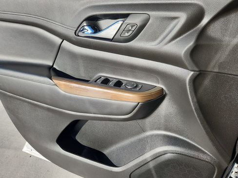 Used 2020 GMC Acadia SLE image 7