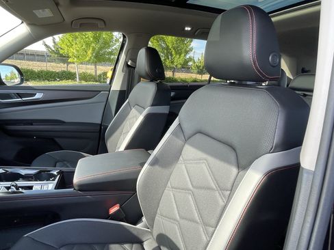 Used 2024 Volkswagen Atlas Peak Edition SE AWD/4WD image 20
