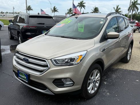 Used 2018 Ford Escape SEL w/ Ford Safe & Smart Package FWD image 3
