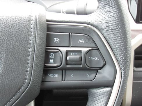 Certified 2025 Toyota Tacoma TRD Off-Road AWD/4WD image 28