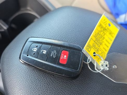 Used 2022 Toyota RAV4 XLE w/ Convenience Package FWD image 27