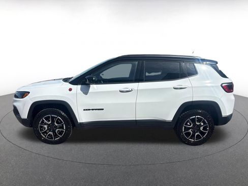 Used 2025 Jeep Compass Trailhawk image 11