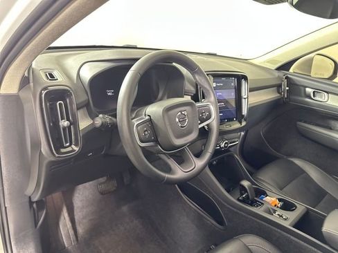 Used 2024 Volvo XC40 B5 Core image 13
