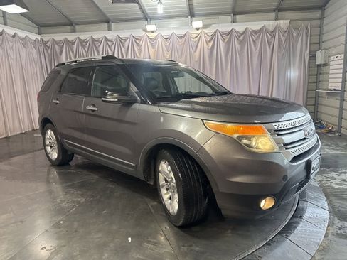 Used 2013 Ford Explorer XLT image 3