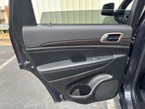 Used 2015 Jeep Grand Cherokee Altitude AWD/4WD image 44