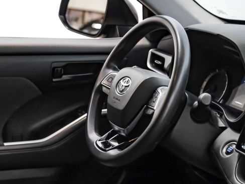 Used 2020 Toyota Highlander L FWD image 8