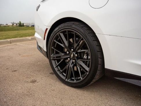 Used 2019 Chevrolet Camaro ZL1 RWD image 8