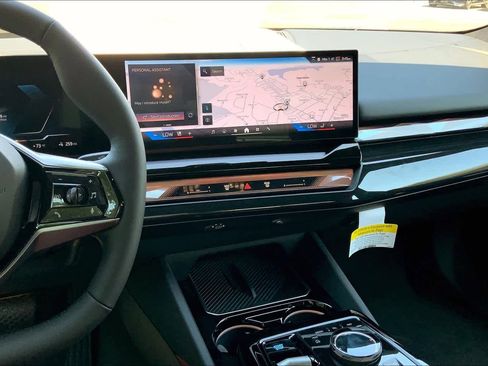 New 2024 BMW i5 eDrive40i w/ Premium Package image 6