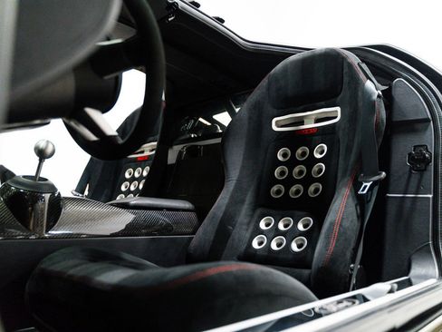 Used 2006 Ford GT RWD image 4