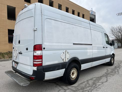 Used 2014 Mercedes-Benz Sprinter 2500 image 8