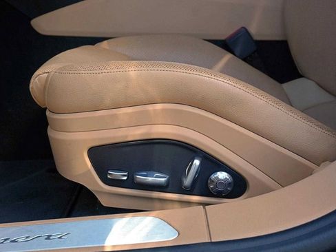 Used 2021 Porsche Panamera w/ Premium Package image 17