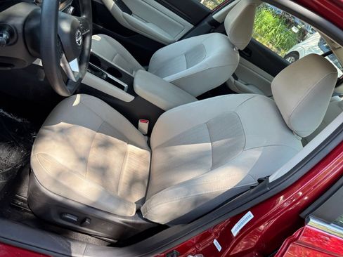 Used 2025 Nissan Altima 2.5 SV FWD image 36