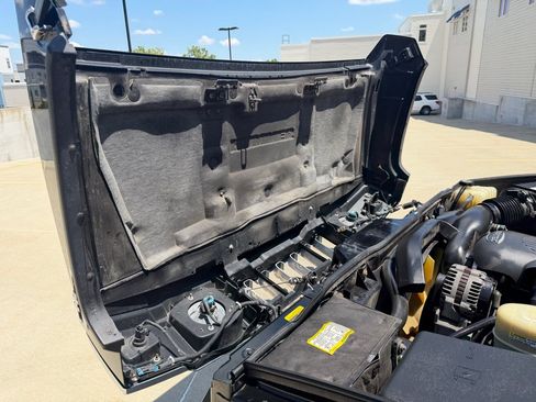 Used 2004 HUMMER H2 w/ Preferred Equipment Group AWD/4WD image 30