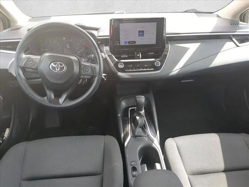 Used 2025 Toyota Corolla LE FWD image 17
