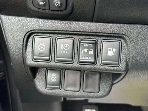 Used 2017 Nissan Leaf SL image 36